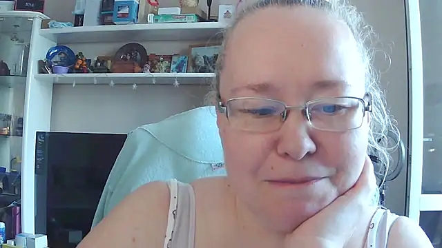 Snapshot of Viola27 chatting on 5, 7, 2026 Viola27 online show from 5, 7, 2026