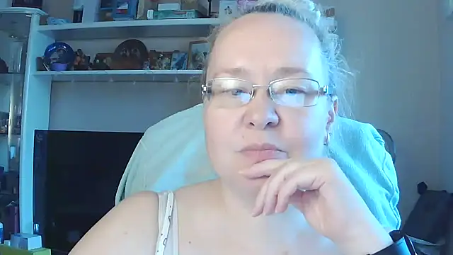 Snapshot of Viola27 chatting on 9, 7, 2026 Viola27 online show from 9, 7, 2026