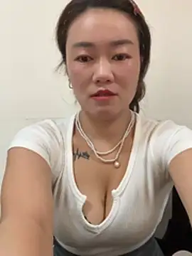 Snapshot of mollymm chatting on 4, 7, 2026 mollymm online show from 4, 7, 2026