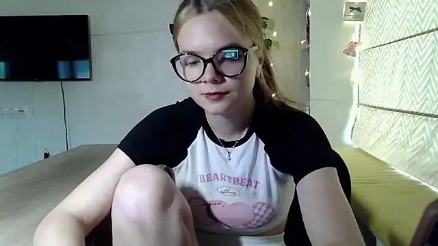Snapshot of AvrilGillig chatting on 21, 6, 2026 AvrilGillig online show from 21, 6, 2026
