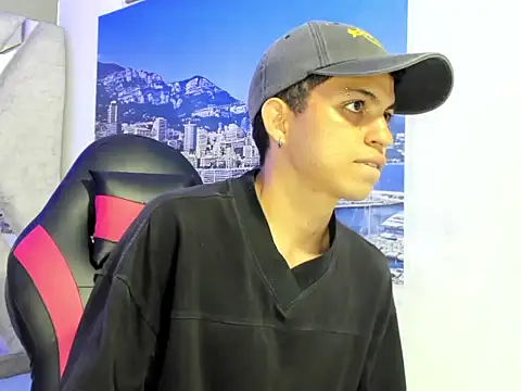 Snapshot of cameron_lux77 chatting on 23, 7, 2026 cameron lux77 online show from 23, 7, 2026
