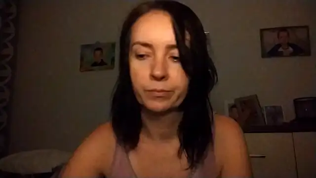 Snapshot of JenniferAlone chatting on 4, 7, 2026 JenniferAlone online show from 4, 7, 2026