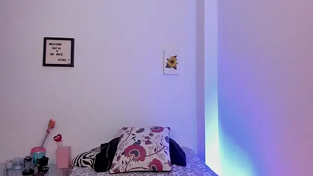 LauraToro  online show from 16, 3, 2026