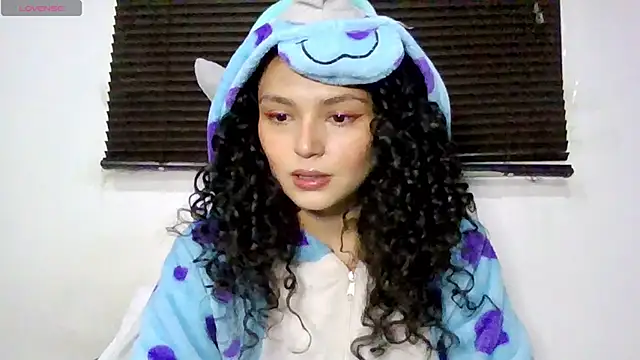 Snapshot of Diamond_Curls chatting on 11, 6, 2026 Diamond Curls online show from 11, 6, 2026