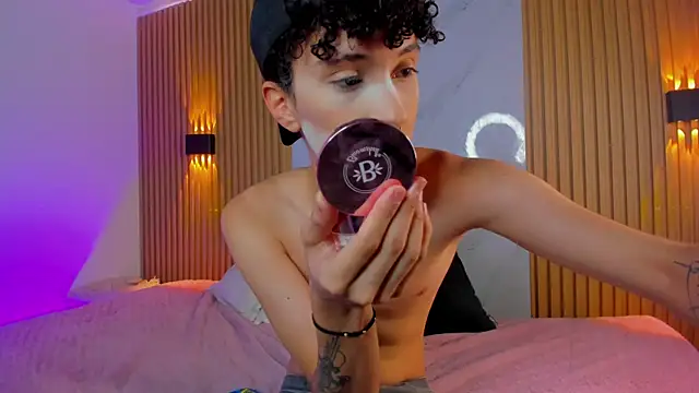 Snapshot of im_ethan_ chatting on 5, 7, 2026 im ethan online show from 5, 7, 2026