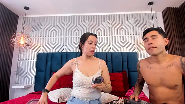 Snapshot of MiaAndAaron- chatting on 28, 7, 2026 MiaAndAaron- online show from 28, 7, 2026