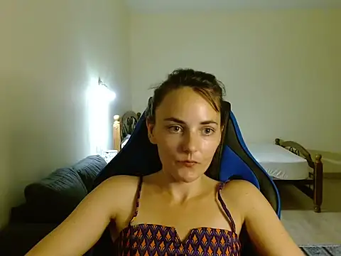 Snapshot of OliviaTheS chatting on 2, 7, 2026 OliviaTheS online show from 2, 7, 2026