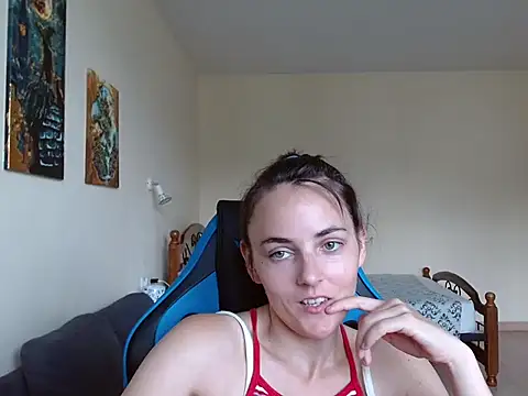 Snapshot of OliviaTheS chatting on 7, 7, 2026 OliviaTheS online show from 7, 7, 2026