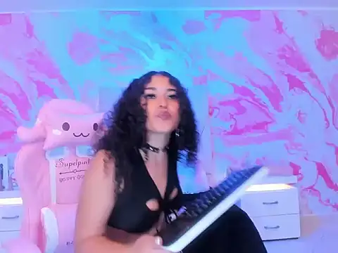 Snapshot of victoria_rosee1 chatting on 17, 6, 2026 victoria rosee1 online show from 17, 6, 2026
