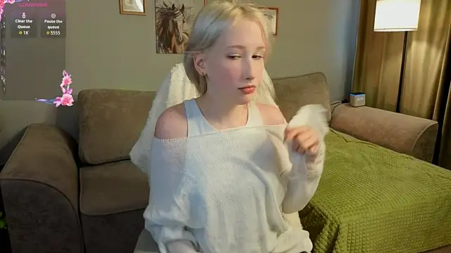 Snapshot of Evahoho chatting on 2, 8, 2026 Evahoho online show from 2, 8, 2026