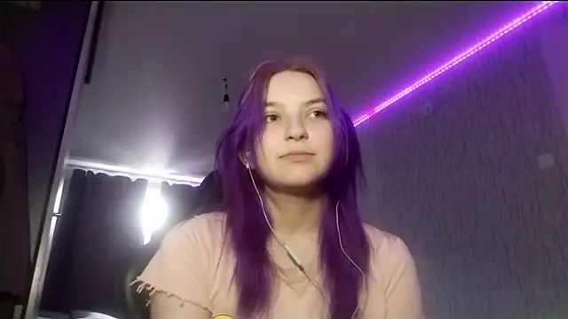 Snapshot of CaroylnOllhoff chatting on 17, 6, 2026 CaroylnOllhoff online show from 17, 6, 2026