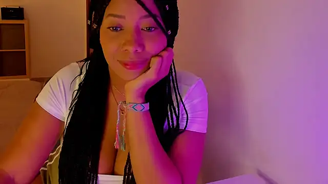 NicolePasqualott online show from 13, 10, 2025