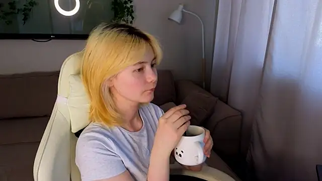 Snapshot of Emily_Miu chatting on 21, 6, 2026 Emily Miu online show from 21, 6, 2026