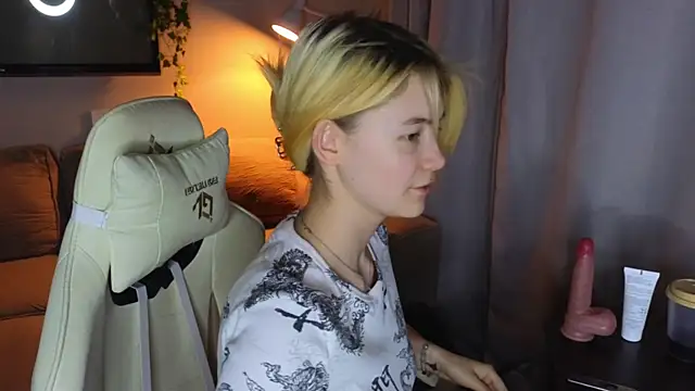 Snapshot of Emily_Miu chatting on 25, 7, 2026 Emily Miu online show from 25, 7, 2026
