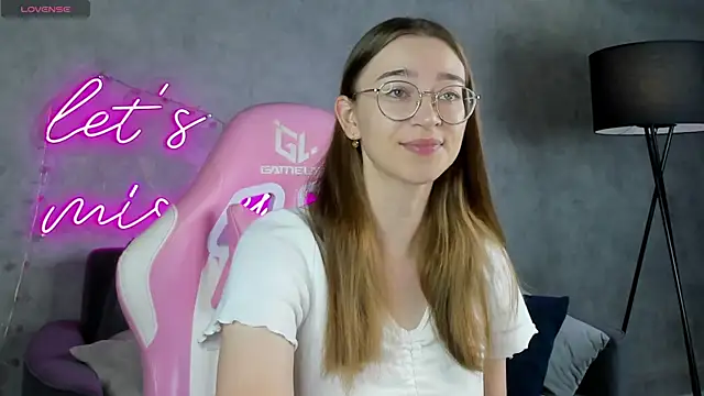 Snapshot of Lucy_Green chatting on 2, 7, 2026 Lucy Green online show from 2, 7, 2026