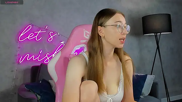 Snapshot of Lucy_Green chatting on 3, 7, 2026 Lucy Green online show from 3, 7, 2026