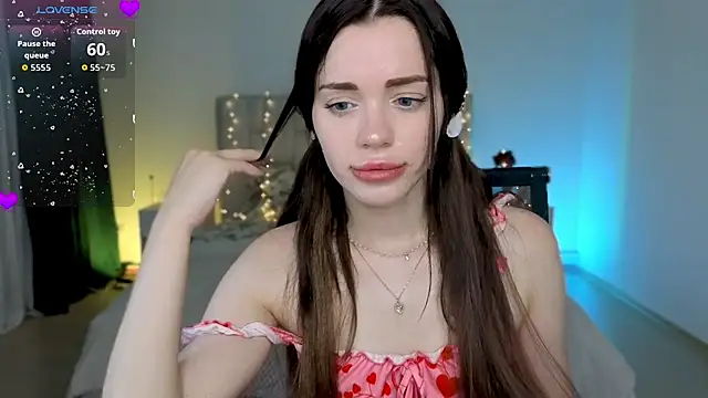 Snapshot of Little_cuti1e chatting on 23, 6, 2026 Little cuti1e online show from 23, 6, 2026