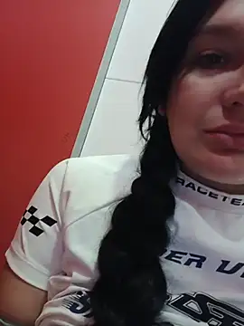 Snapshot of LoveVixen_LoveWolf chatting on 5, 7, 2026 LoveVixen LoveWolf online show from 5, 7, 2026