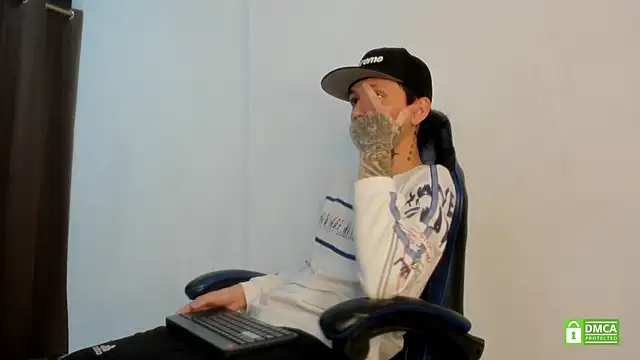 Snapshot of Nick_TattooedGuy chatting on 23, 6, 2026 Nick TattooedGuy online show from 23, 6, 2026