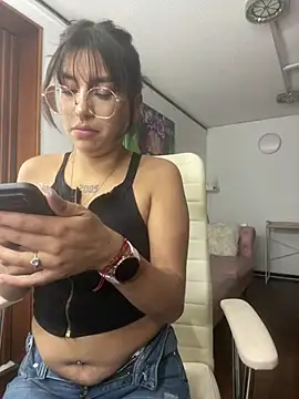 Snapshot of GabyLopez_Pink chatting on 19, 6, 2026 GabyLopez Pink online show from 19, 6, 2026