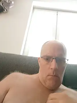 Snapshot of erer211 chatting on 8, 7, 2026 erer211 online show from 8, 7, 2026