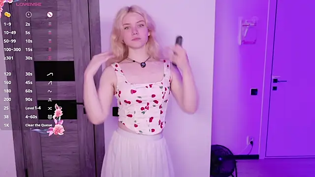 Snapshot of ChloeWells chatting on 27, 7, 2026 ChloeWells online show from 27, 7, 2026