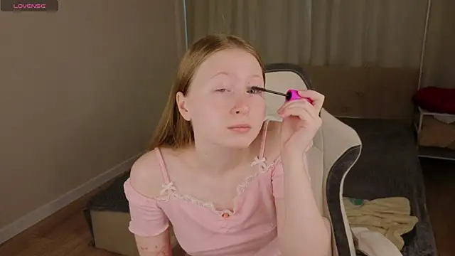 Snapshot of LiliTiny chatting on 10, 7, 2026 LiliTiny online show from 10, 7, 2026