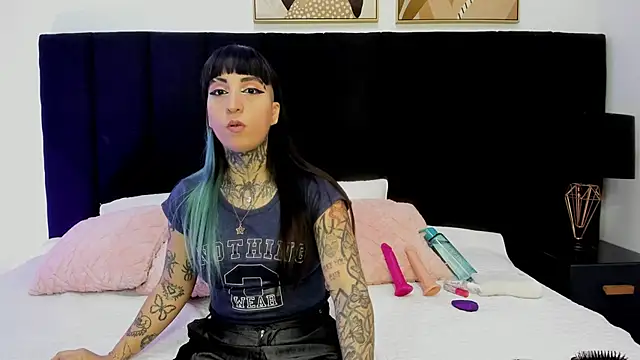 Snapshot of izzy_moon7 chatting on 20, 6, 2026 izzy moon7 online show from 20, 6, 2026