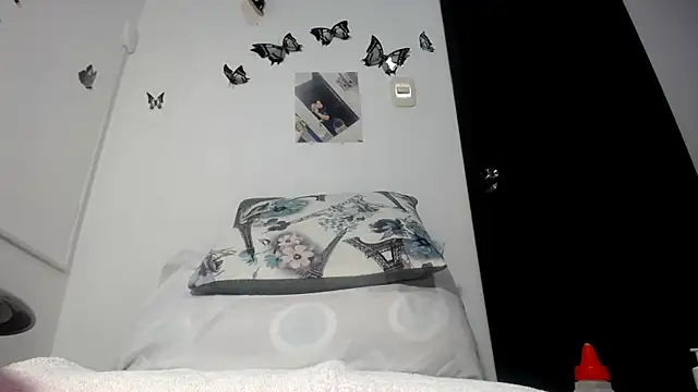 Snapshot of Cloee_Foxx chatting on 9, 8, 2026 Cloee Foxx online show from 9, 8, 2026