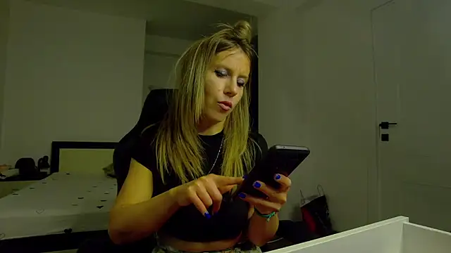 Snapshot of DedeSibel chatting on 14, 5, 2026 DedeSibel online show from 14, 5, 2026