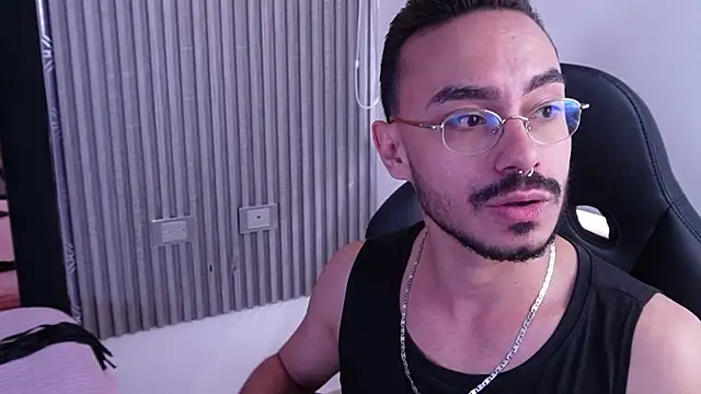 Snapshot of thomas_montiel chatting on 3, 7, 2026 thomas montiel online show from 3, 7, 2026