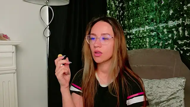 Nicole Bliss online show from 17, 7, 2026