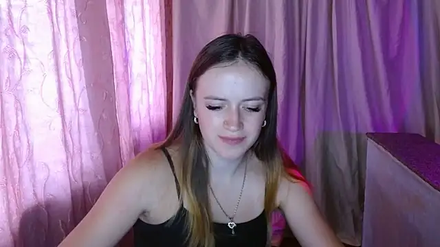 Snapshot of ElinaStar00 chatting on 6, 7, 2026 ElinaStar00 online show from 6, 7, 2026