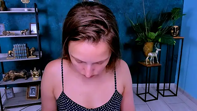 Snapshot of ErinWise chatting on 4, 7, 2026 ErinWise online show from 4, 7, 2026