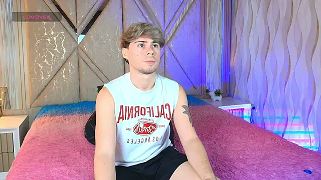 Snapshot of Twinfire_zeus chatting on 28, 7, 2026 Twinfire zeus online show from 28, 7, 2026