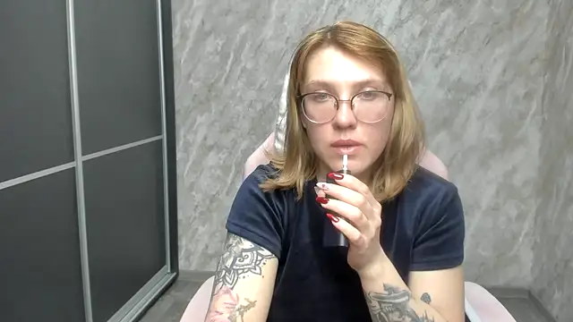 Reginasmilee online show from 21, 2, 2025