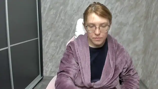 Reginasmilee online show from 22, 2, 2025