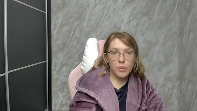 Reginasmilee online show from 22, 2, 2025