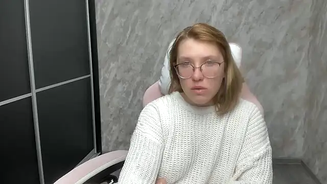 Reginasmilee online show from 24, 2, 2025