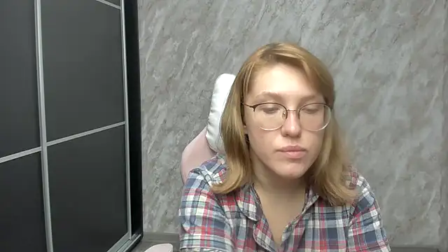 Reginasmilee online show from 2, 3, 2025