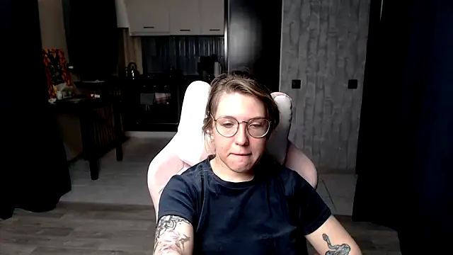 Reginasmilee online show from 14, 9, 2025