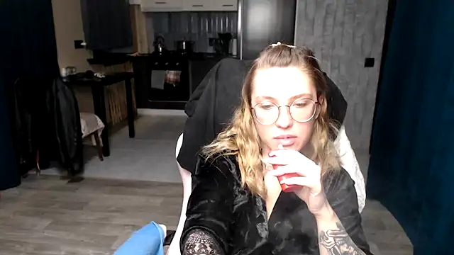 Reginasmilee online show from 20, 9, 2025