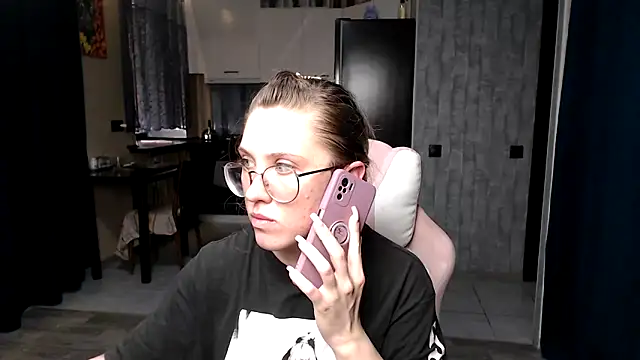 Reginasmilee online show from 20, 9, 2025