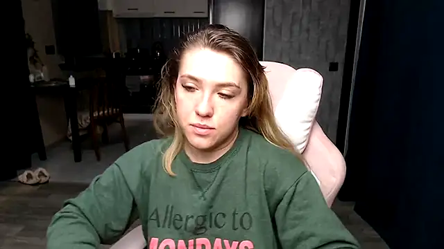 Reginasmilee online show from 28, 9, 2025