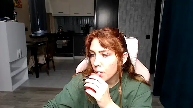 Reginasmilee online show from 9, 10, 2025