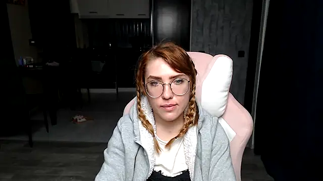 Reginasmilee online show from 20, 11, 2025