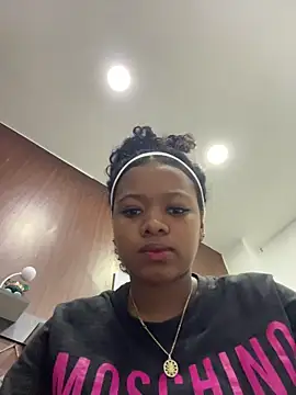 Isa Giraldo1 online show from 23, 6, 2026