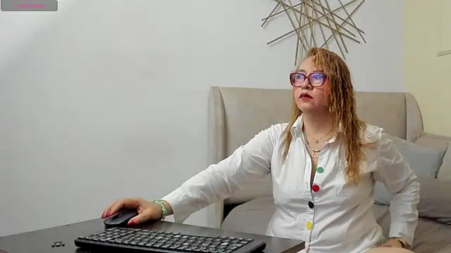 Snapshot of vera__lux chatting on 20, 7, 2026 vera lux online show from 20, 7, 2026