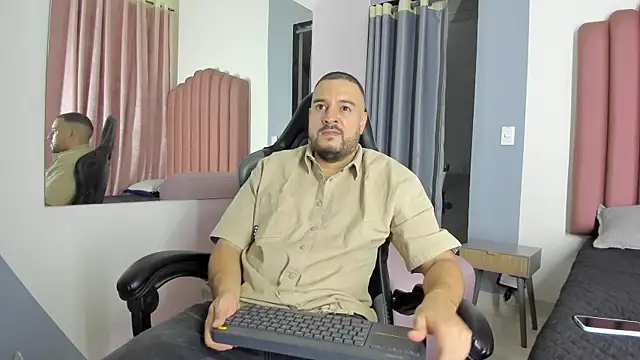 Snapshot of Nicola_D_Angelo chatting on 25, 7, 2026 Nicola D Angelo online show from 25, 7, 2026
