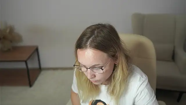 Snapshot of OraliaRokusek chatting on 6, 7, 2026 OraliaRokusek online show from 6, 7, 2026